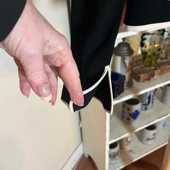 BCBGMaxAzria L GORGEOUS Black/White Cardigan BowHook/Eye Closure.Slit Bell Cuffs - Picture 4 of 6